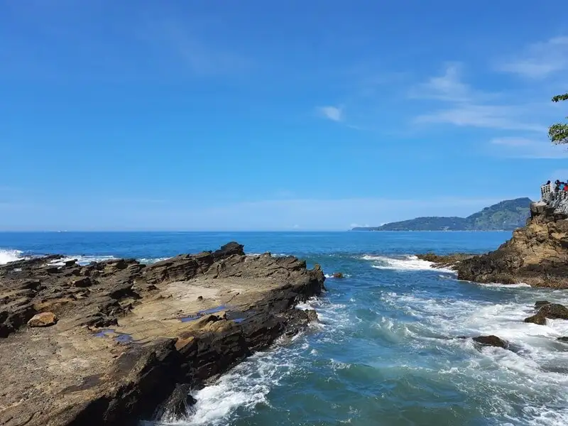 Rekomendasi Pantai Bagus Dekat Jakarta yang Instagramable 4 Pantai Bagus Dekat Jakarta